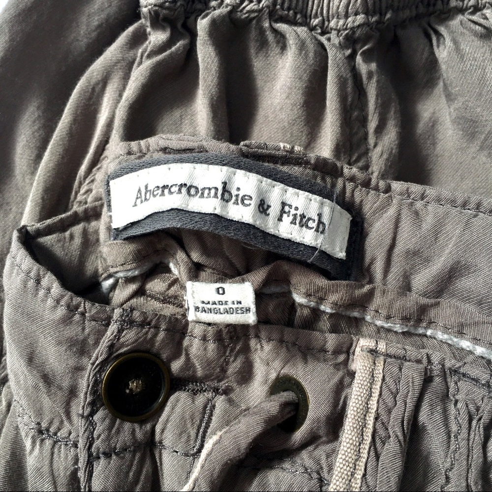 Abercrombie & Fitch Gray Crop Capri Cargo Pants - Picture 12 of 16